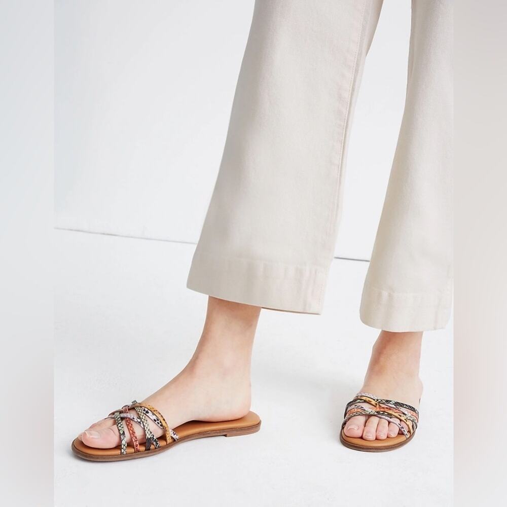 The Tracie Crisscross Slide Sandal in Snake Embossed
Leather Women’s Size 6 - Picture 2 of 8
